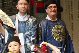 肯德基爷爷来中国旅游后劲太大，他说他的心永远留在了英国#萌娃日常 #我的日常视频封面