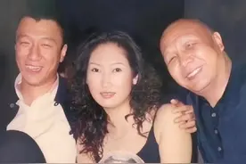 这张照片是2003年警匪剧征服的几位扮演者视频封面
