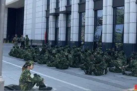 浙大紫金港校区，学霸们的军训时光～视频封面
