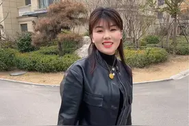 努力去赚钱吧，女人靠自己，你拼命挣钱的样子，虽然有些狼狈，但你自己靠自己的样子，真的很美丽#农村生活 #女人一定要活成自己喜欢的样子 #努力赚钱的样子最美 #加油 #离婚的女人视频封面