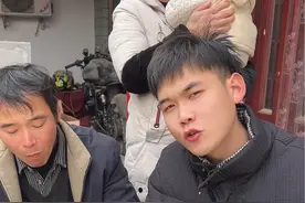 我先问问老铁们这个东西是不是只有我们河南有出了河南有钱你不一定 吃得到。而且特别好吃，特别是这个汤鲜得很。视频封面