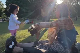 这一刻我好幸福☺️☺️ 公园20分钟效应真的管用 本来觉得练琴好无聊的 但是今天遇到了这两个小可爱点亮了我一整天#公园20分钟效应 #英国 #伦敦 #海德公园 #海外生活视频封面