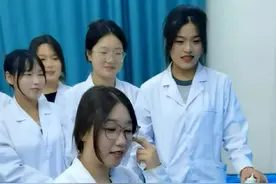 还真有自愿来当模特的#校园#医学科普#医学生懂医学生视频封面