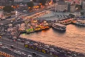 总有一天你会来到世界的首都 伊斯坦布尔 站在博斯普鲁斯海峡上 吹着地中海和黑海交织的晚风 感受历史的车轮滚滚向前  #伊斯坦布尔#土耳其#治愈系风景#旅行推荐官#内容启发搜索视频封面