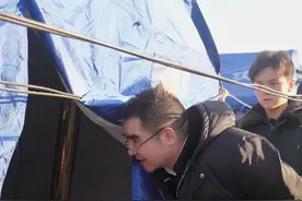 标哥带着儿子陈环保看望甘肃积石山县陈家村村民@陈环保 #爱心 #甘肃 #地震 #陈光标 #慈善视频封面