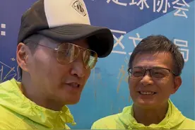 你想足球进步，还是要从娃娃抓起，我们这个年纪还在挥汗如雨，希望用这种精神影响到更多的人！#香港明星足球队 #何家劲 #黄日华 #李子雄 #中国足球视频封面