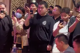 信阳人，信阳情，让信阳美食固始鹅块走出信阳，吃俏巴巴的鹅，做俏巴巴的事儿#现场实拍 #气氛搞起来 #人气爆棚 #抖音美食推荐官视频封面