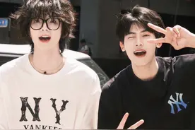 五一出门旅行就和朋友这么拍！#拍照姿势#旅行#香港