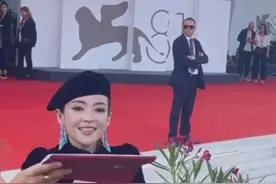 #章子怡 亮相威尼斯电影节红毯，也是唯一一位亚洲评委，更是评委中唯一的演员代表，自从离婚以后她的每次亮相都散发出以往的女王气场，状态越来越好👍视频封面
