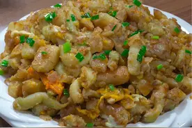 面炒茄子 河南特色美食面炒茄子，你像我这样做，炒出来的茄子软香入味，越吃越想吃～#面炒茄子家常做法