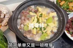 今天晚餐火腿排骨冬笋煲腌笃鲜，简简单单又是一顿饭！视频封面