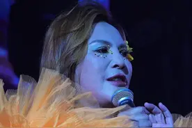 眼神里没有对退票的恐惧 只有对爱如火的自信 #那艺娜 #爱如火 #那艺娜成都站 #那艺娜巡演