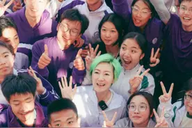 来清华附中跟孩子们一块上堂体育课，看看中国最好的中学什么实力！ #跑步 #体考体测 #我的开跑装备 #特步360X2代视频封面