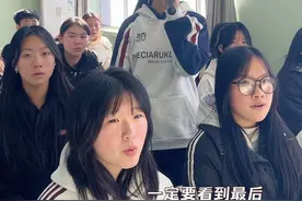 #教室唱歌 #风吹回故里 才女音乐课堂现场创作 引发全班合唱视频封面