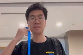 卢憨今天正式从阿里离职啦。交工牌，回购电脑，冻结账号，三年的时光终究画上了句号。挥手告别昨日，拥抱未来新篇章。#北漂夫妻 #分享生活 #记录真实生活视频封面