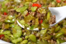 现在正是吃胡豆的季节，像我这样做粉糯脆香，又是一个下饭菜，买回家吃不完的话还可以用来凉拌#下饭神器 #胡豆的家常做法 #豌豆 #家常菜#蚕豆