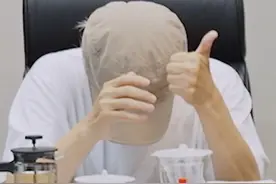 看看在星爷面前付航如何炫技…#付航把周星驰逗笑了 #周星驰@付航脱口秀