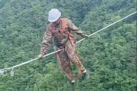 这一路风太大了，吹的满眼都是泪。吹的我支离破碎，说实话。很累，一直在考虑以后的生活，这一路走来，我什么苦都没说，我只是心疼我自己，如果当初没走错路会不会快乐很多。#一个人的生活 #高空作业惊险一幕 #高空作业精彩瞬间 #恐高怎么办 #身上若无千斤担谁拿生命赌明天  @抖音正能量 @抖加🔥上热门🔥dou+🔥热点宝 @上热门话题🔥🔥🔥🔥