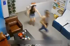 八月十四你在干嘛！是你吗？😂 #监控下离谱的一幕 #逃单 #搞笑