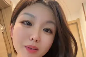 【粤语情感】大部分男人讲的最多的慌言就是“没事”，有些事不能跟家里人说，也不能兄弟讲，报喜不报忧，是男人的常态，但如果有一个心疼他的女人去关心他，就会忍不住眼泪会流下来，那个女人找到了吗？#情感#情感共鸣 #男人 #粤语