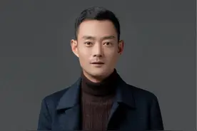 我怎么能忘记那段穷困潦倒的日子，从未被人正眼看过，面对的都是冰冷的面孔和数不尽的冷嘲热讽的。是我自己一步步挺到了今天！视频封面