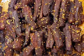 简易版手撕牛肉干，好吃到舔手指，越嚼越香，做法简单，家里有空气炸锅就能做#自制牛肉干#牛肉干家常做法 #空气炸锅牛肉干视频封面