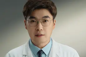 如果切扁桃体和腺样体肥大你不想后悔莫及的话 #硬核健康科普行动 家长在给孩子切#扁桃体肥大 及#腺样体肥大 必须要明确的一点术后并发症，否则后悔莫及！视频封面