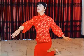 我就是一个普普通通的退休老人，跳舞是我儿时的梦，前半辈子不敢去做自己想做的事，因为责任，这退休了就想娱乐下生活圆下儿时的梦，可最近看到有些网友言辞有些极端，我一直安慰自己即使在清澈的水，如果在一个杯子里不停的摇晃，它也不会清澈，在浑浊的水，如果静静的放着，也自然会变的清澈，我的心也如此，我想给它时间去沉淀，不想总去摇晃它，这样就不会处在一种浑浊的状态，静下心来做好自己的事，其他的就任由别人去说吧#老年生活欢乐多 #舞台无处不在 #跳舞 #心有多大舞台就有多大视频封面