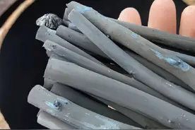 今天用柳条炼了点木炭，试试效果，大家知道柳条炭有什么用途吗？#制作木炭全过程 #农村生活 #自制木炭 #乡村生活 #乡村守护人 @DOU+小助手视频封面