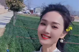 被偏爱的人才有资格做小朋友，被捧在心尖上的小朋友，才有资格撒娇..….#热门音乐🔥 #把春天穿在身上#治愈系笑容#田间地头走一走#爱与被爱同时发生才有意义视频封面
