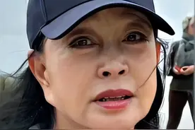 拉皮让耳朵变长的主要原因，你们知道吗？#拉皮 #医学科普 #刘晓庆耳垂