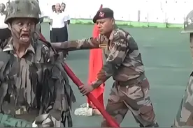 印度特种兵战斗力检验 #印度士兵 #印度特种兵炫技 #观世界视频封面