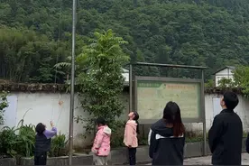 大山深处的一个学校，只有3个学生，3个老师，你敢相信吗？今天带你们一探究竟。#关爱留守儿童 #乡村守护人 #我为家乡代言 #新农人计划2024 #我的乡村生活视频封面
