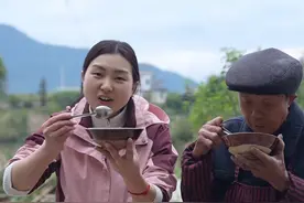 我真没想到两斤豆子加两个土豆就能做出来这么多豆腐脑，又细又嫩，入口即化，真的太好吃啦！#农村美食 #豆腐脑 #把家乡的味道分享给大家 #新农人计划2025 #乡村味道