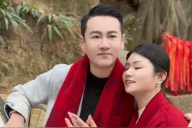 徐子崴罗姣《终于把你遇见》千年夫妻柏 #徐子崴 #罗姣 #终于把你遇见 #翠云廊 #热门音乐🔥 大自然就是那么的神奇，千年古柏，枝叶连理、根尾相交！这就是几世修来的缘分，可谓万物皆有灵！@罗姣🌶️《终于把你遇见》视频封面