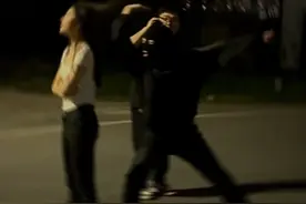 朋友多的就应该这么玩， #这些整蛊小东西对我朋友很友好 #愚人节整蛊大赛 #玩个很新的东西视频封面