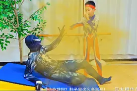 毒液的肚子像敲鼓一样！怎么回事？#奥特曼儿童动画片 #亲子互动