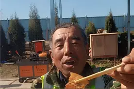 老板来工地了，农民工就有肉吃了！#记录在工地上的日子#记录工地上的点点滴滴 #农民工 #美食 #打工人的生活
