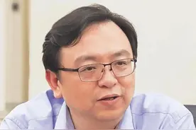 比亚迪总裁王传福 不忘哥嫂恩情#王传福 #比亚迪 #明星背后故事 #正能量