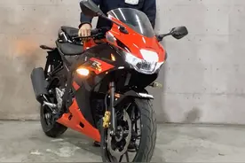 铃木125摩托声浪展示，高颜值配ABS，强劲省油，代步通勤车视频封面