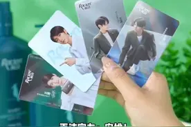 源哥小卡、亲签、联名帆布袋都别跟我抢，我是要定了的！！！#王源#雨洁