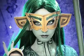 实力不详，遇强则强 #哪吒2角色cos #潮妆研究所 #美妆模范生 #哪吒2 #拟人  结界兽的造型元素主要来源于三星堆的金面铜人头像和青铜纵目面具，他们身材矮胖敦实。性格单纯憨厚，看似战绩五渣，实际上谁来了都能挡一挡，哪怕是三位龙王的合力一击，就算是无量先翁来了也敢上去碰一碰，直接防御力拉满，所以这次的造型走帅气拟人路线，卡通形象的半个脑袋不太好还原，宝子们轻喷哦～