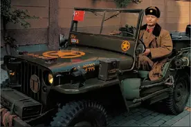 雄赳赳，气昂昂，跨过鸭绿江，缴获纸老虎的战利品，再现我英雄的解放军的风采！#退伍不褪色 #吉普车 #视频封面