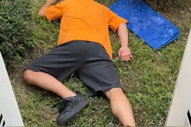 主任说句心里话 班级卫生真到压 @小包老师😇 小包老师@迪锥美羊羊 检查卫生的@二烟 导演@战神7 导演二