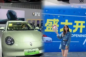 香车 美女 钻石 小礼品，这个车展也太好逛了吧！#2024南京国际车博会 #培育钻石巡展 #五一南京反向出游 #车展现场 #五一去哪儿   @南京国际车博会视频封面