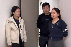 遥哥和见见从小到大，两个人感情一直很好，他以前也帮过见见，见见也帮过他，两个人彼此真心换真心，现在遥哥处于迷茫期，姐妹们，你们觉得我们让遥哥来给我们帮忙怎么样，他人特别的实在，又是艺沫的干爹，遥哥也在纠结，和倩倩商量商量。#记录真实生活视频封面