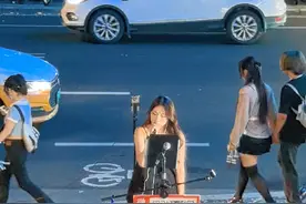情非得已~太好听了#街头艺人#音乐现场视频封面