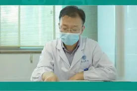 家族遗传手指伸不直，妈妈说自己没关系，但是不想让孩子自卑#多关节挛缩#手术#自卑#手指#手术视频封面