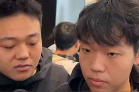 姜甲儒：入室抢婴儿案今日开庭 被告曾某 吕某 王某 袁某四人均有前科8个月大的姜家儒被抢时哥哥在同一张床上 姜家儒哥哥：“这些年我的阴影不亚于弟弟”（记者：越栋）#姜甲儒视频封面
