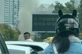 10月17日，甘肃兰州。#燃气管道被挖断喷出数米高气柱，消防应急多部门正协同处理，截至17日15时，涉事路段仍在交通管制中。视频封面